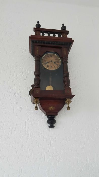 Ceas antic antic din lemn cu pendula