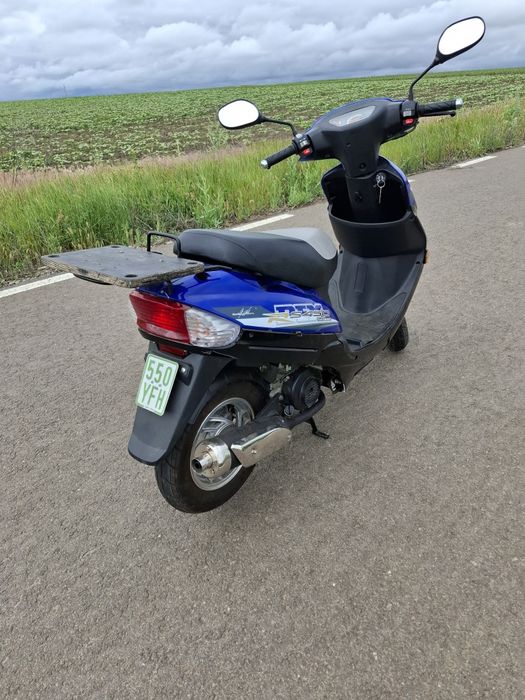 Vand scuter de 49cm3 cu acte