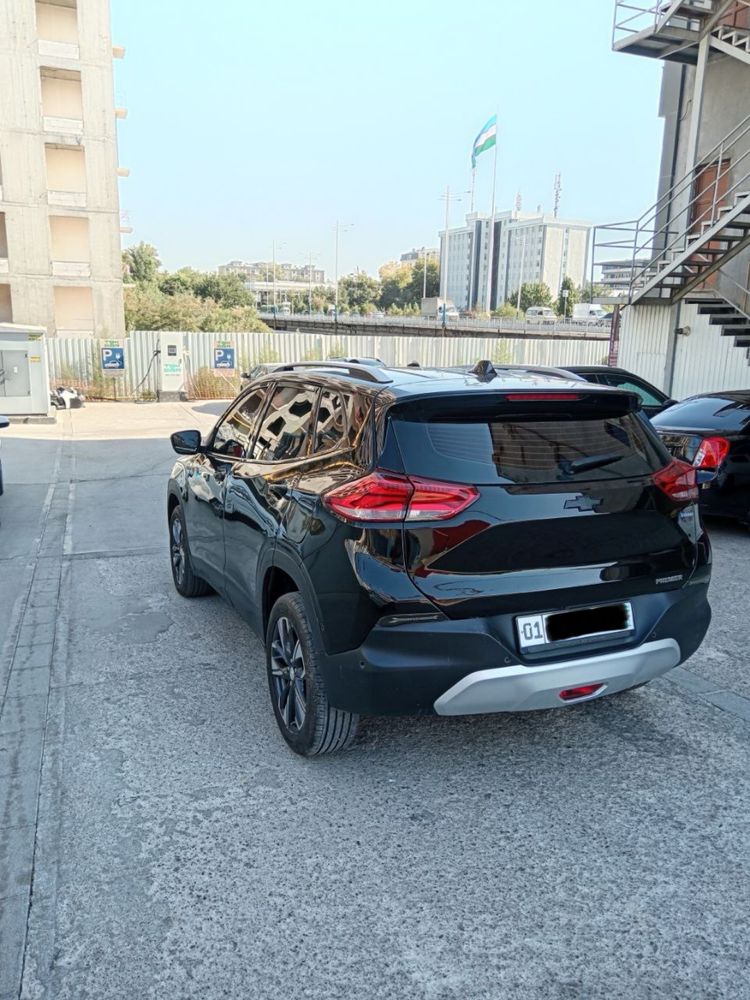 Tracker 2 2023 Premier Full Avtomat karobka srochna sotiladi