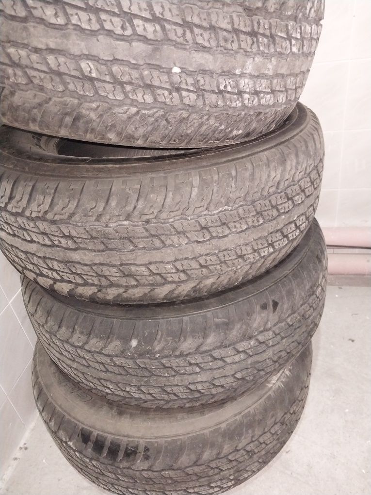 Rabochi shina (balon) Toyota 285/65R17 sotiladi holati yaxshi