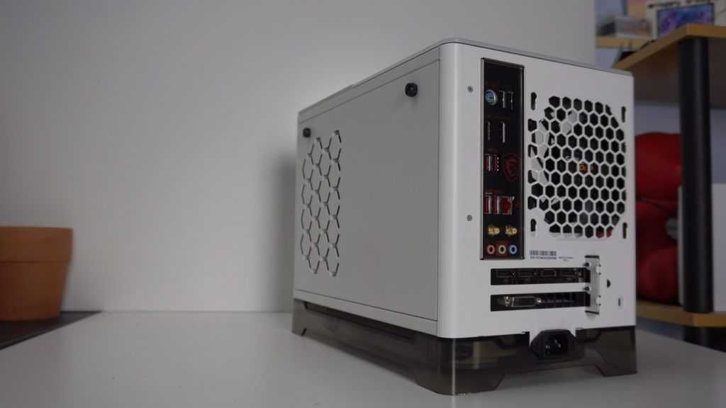 Carcasa rara ITX Inwin A1 plus cu sursa dedicata 600w 80+