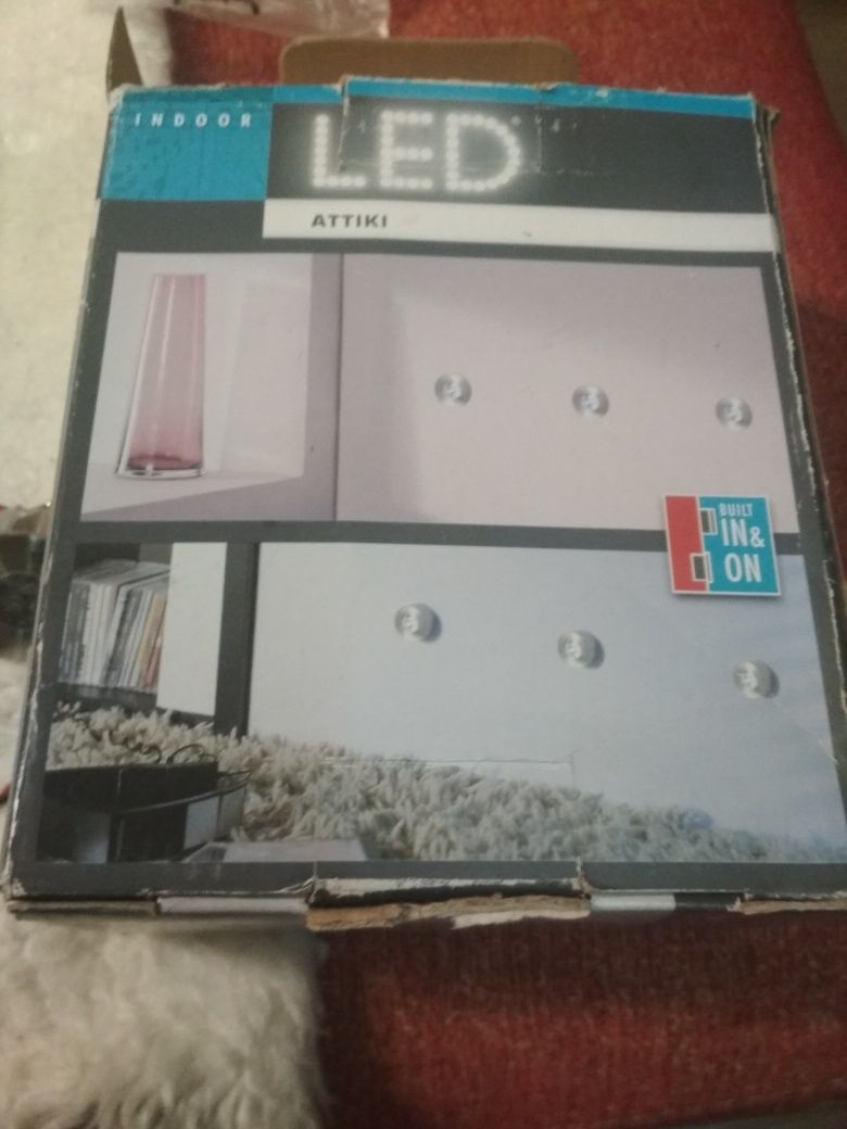 Лед осветление за кухненски шкафове или секции.