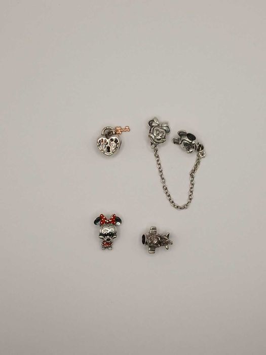 Сребърна гривна и талисмани Disney x Pandora