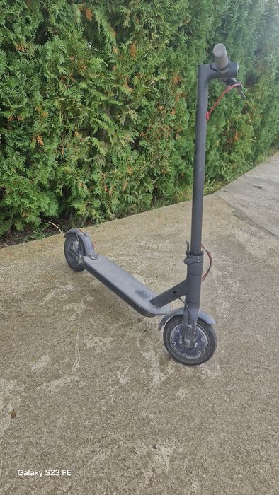 Vând trotineta electrica xiaomi m365 de piese