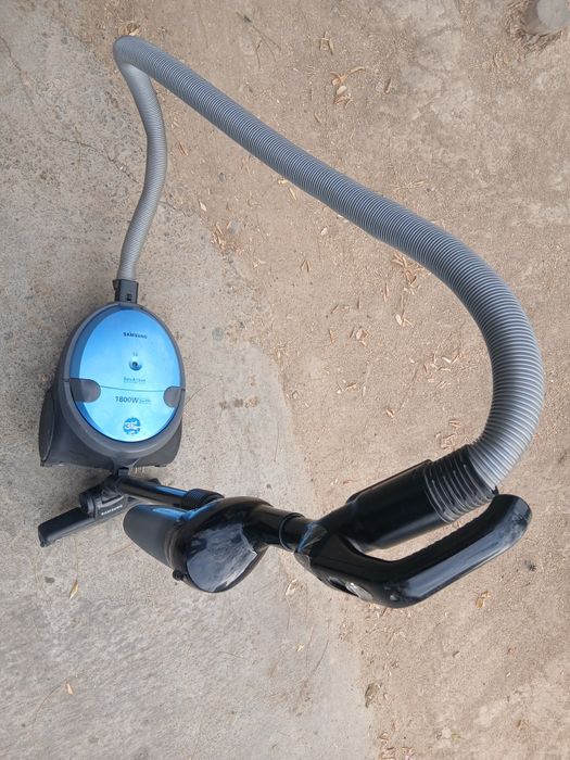 Пылесос мошний..