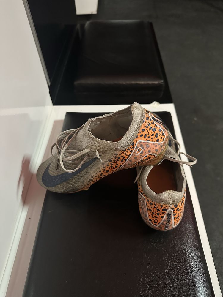 Продавам футболни бутонки Nike mercurial elite