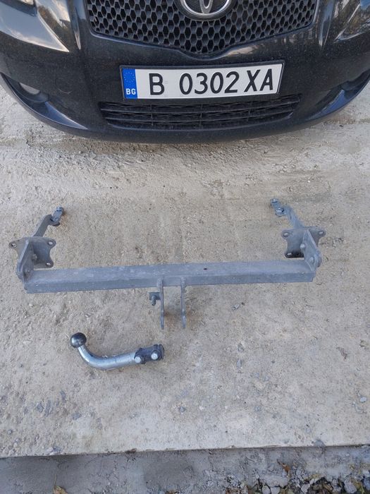 Теглич Субару Легаси.