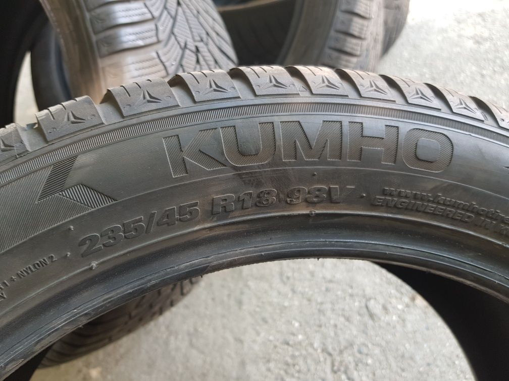 235/45/18  kumho