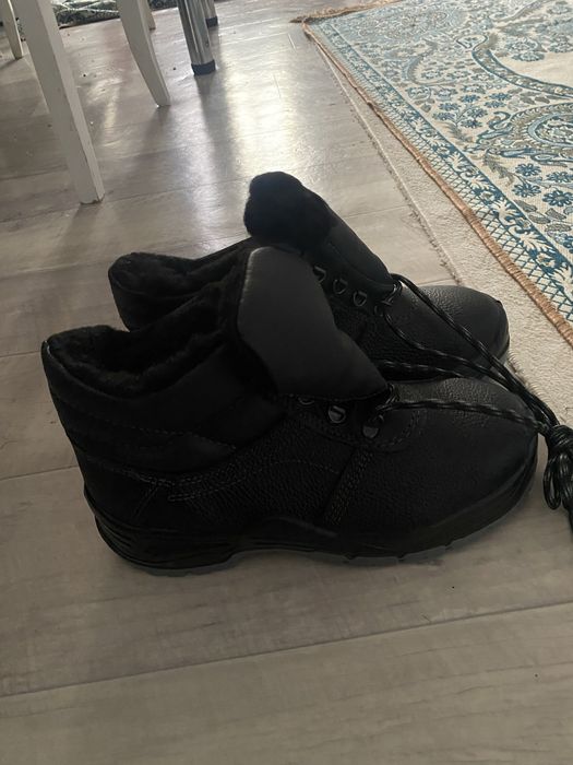 новые зимние рабочие ботинки качество хорошое размер 40