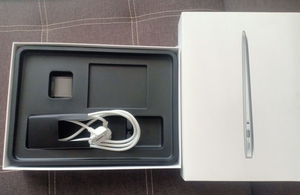 Macbook air 13 Intel core i5