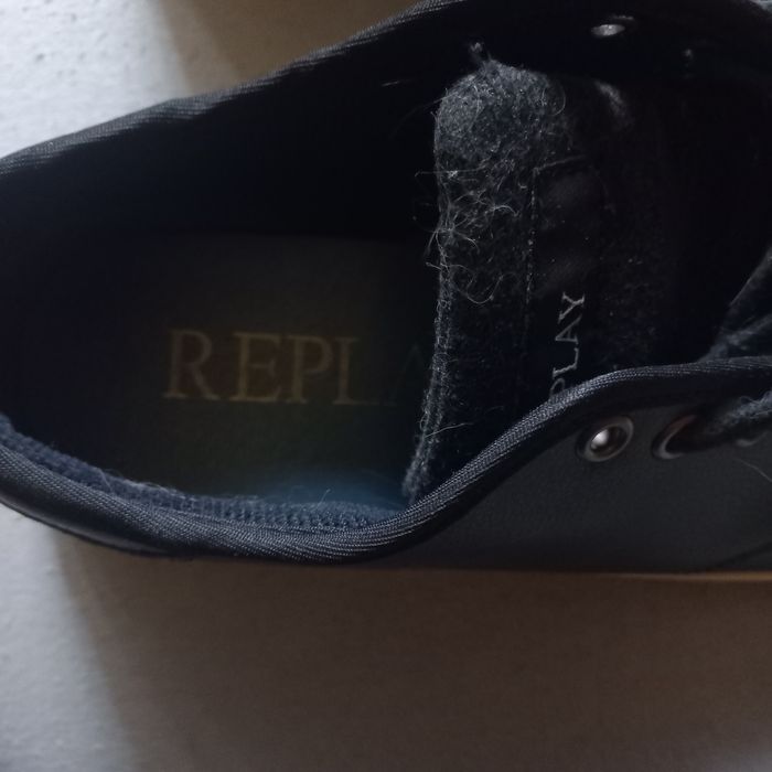 Vând adidasi Replay