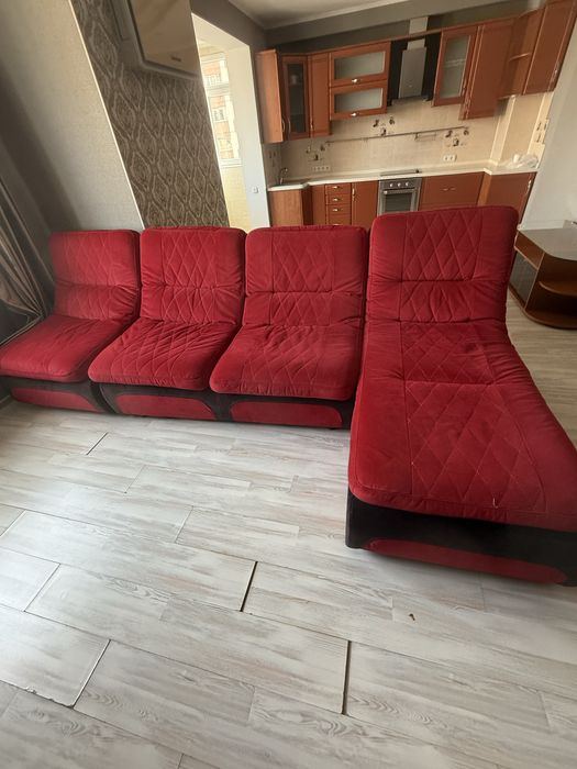 Срочно продаю старую мебель и диван