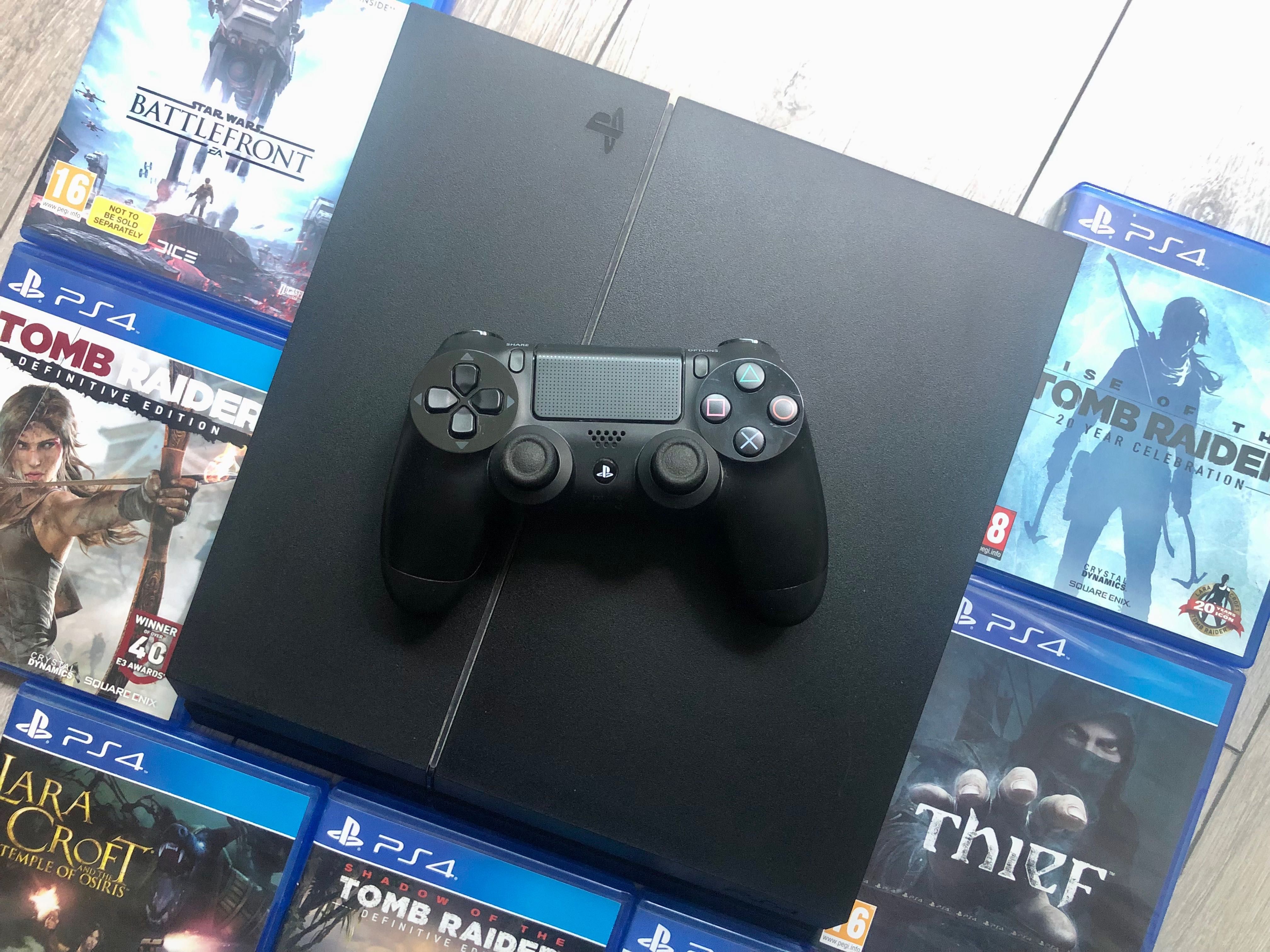 PlayStation 4 с джойстик 7 игри Tomb Raider, FIFA 16, Star Wars  PS4