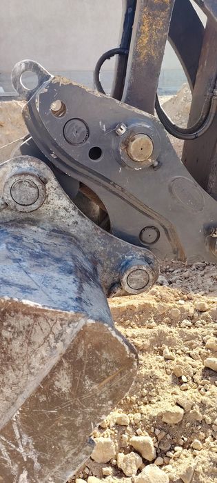 Экскаватор сотилади хундай 1400. .
