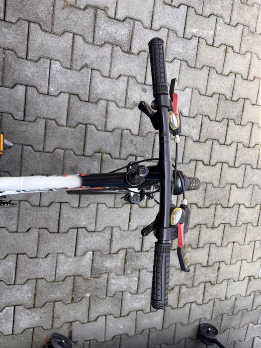 Vând MTB Cyco cu roti de 26’ in stare perfecta.