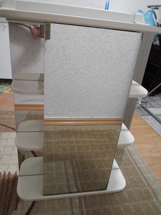 Шкаф для ванной с зеркалом и с подсветкой навесной