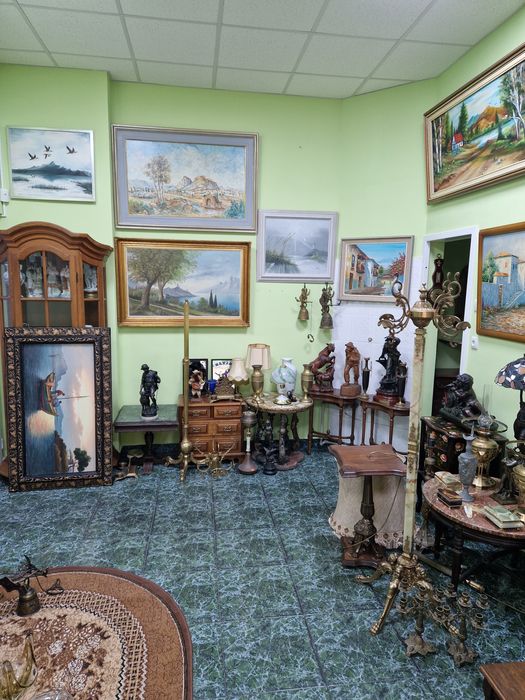 Чудесна антикварна английска масичка масив