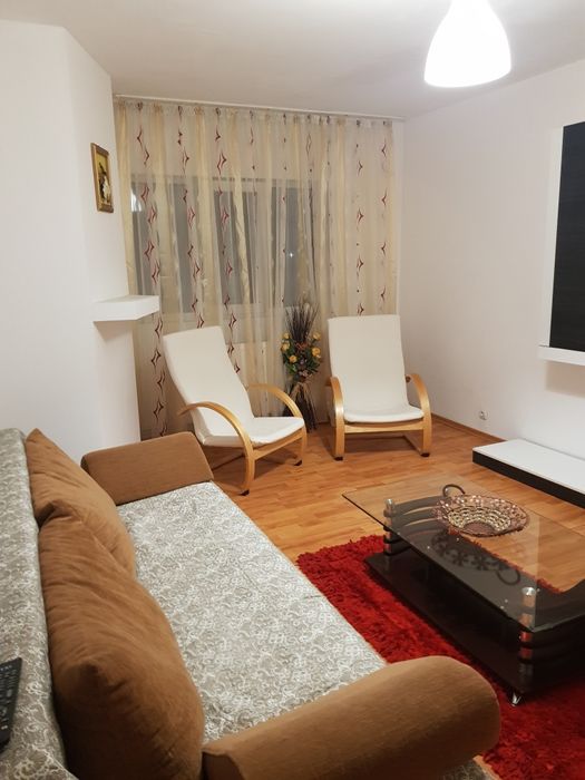 Ofer spre inchiriere apartament 2 camere decomandat