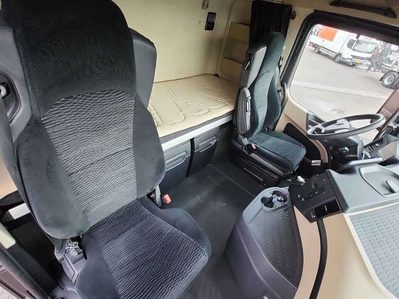 Тягач Mercedes Actros 1942 4X2