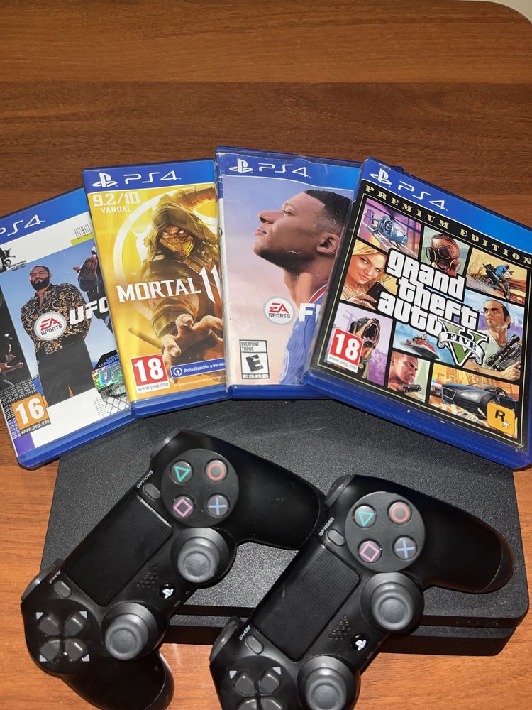 Продам ps4 в отличном состоянии