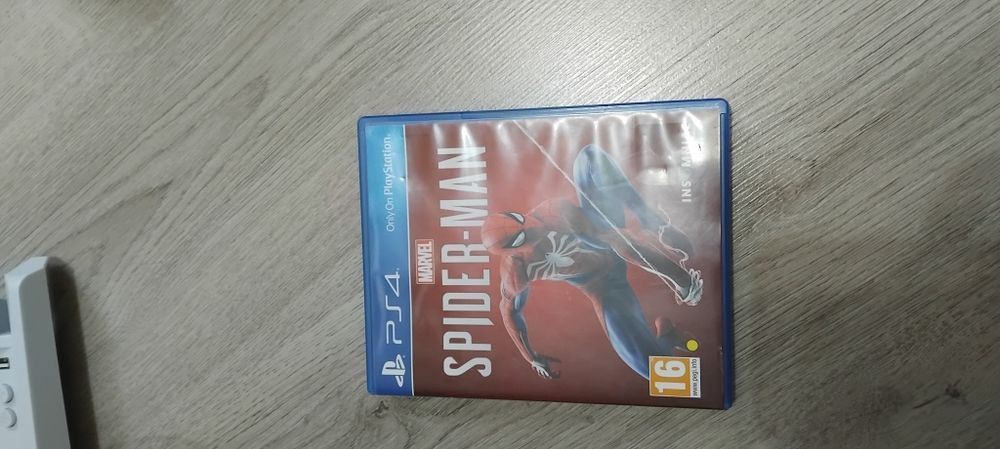 Playstation 5 Slim с 3 игри и постойка за конзолата