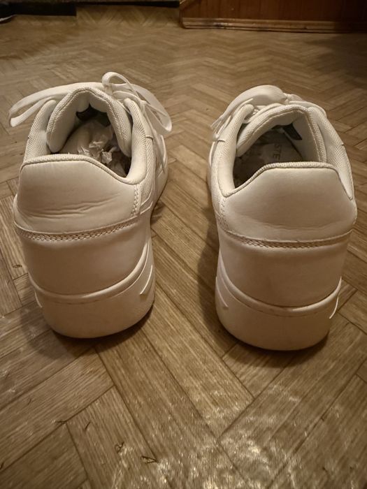 Маратонки, бвла кожа