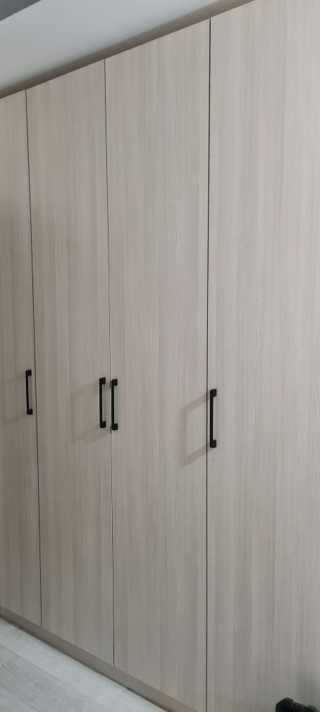 Продам шкаф в прихожую  новую