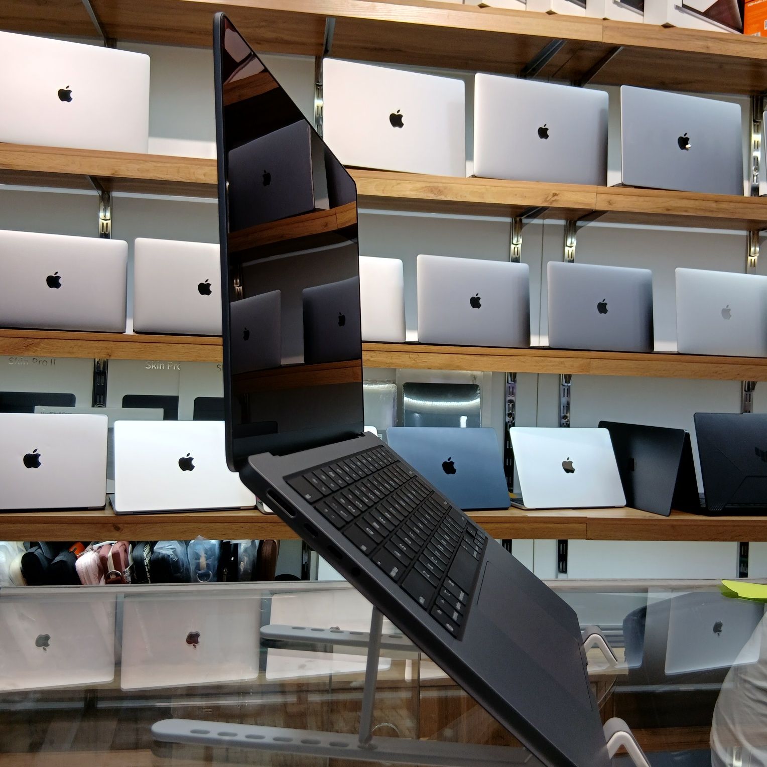 MacBook M1 Max  .