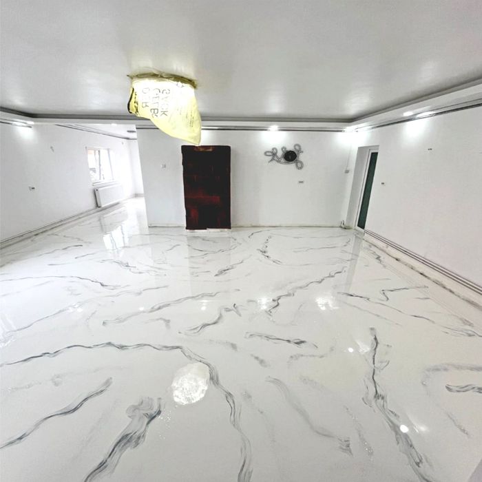 Aplicare Rășină Epoxy pe Podele și Mobilă