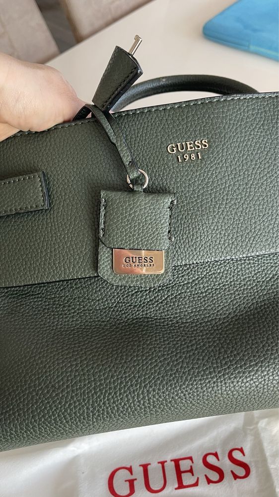 Оригинална чанта Guess