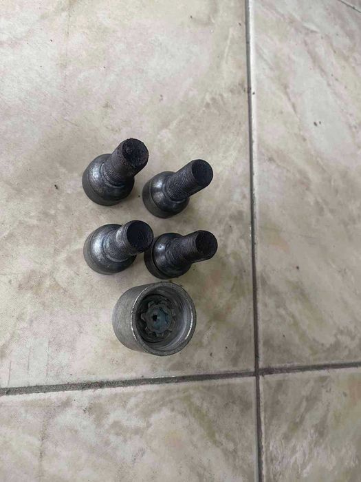 Секретни болтове за Volkswagen и Toyota