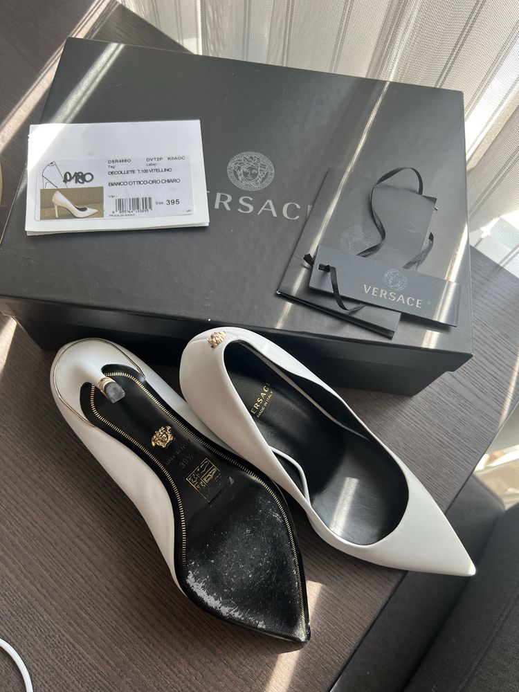 Обувки с ток Versace