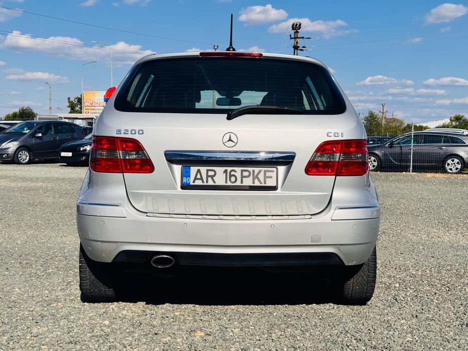 Mercedes-benz b200 2010