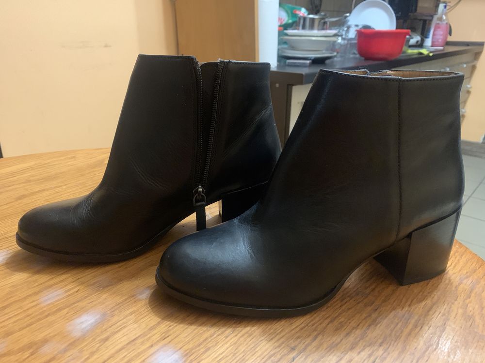 Ghetuțe damă din piele H&M din piele noi.