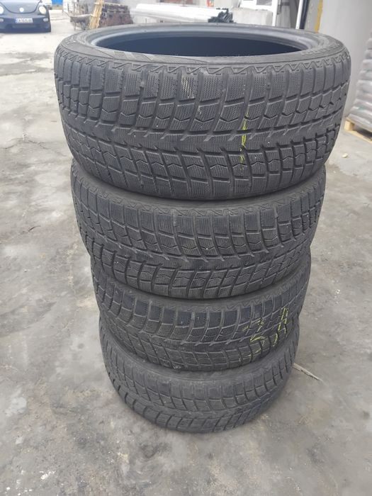Продавам комплект зимни гуми 295\40\21 в много добро състояние 400.лв