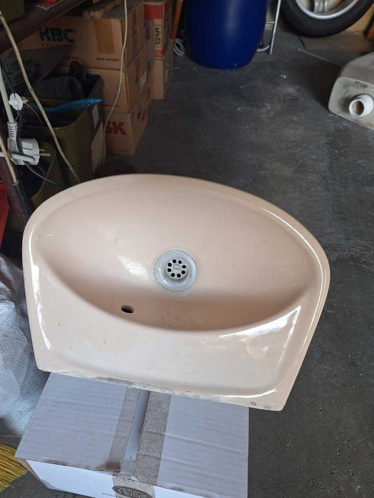 Тоалетна чиния мивка