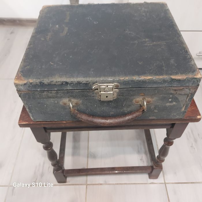 Vând  mașină  de scris Corona