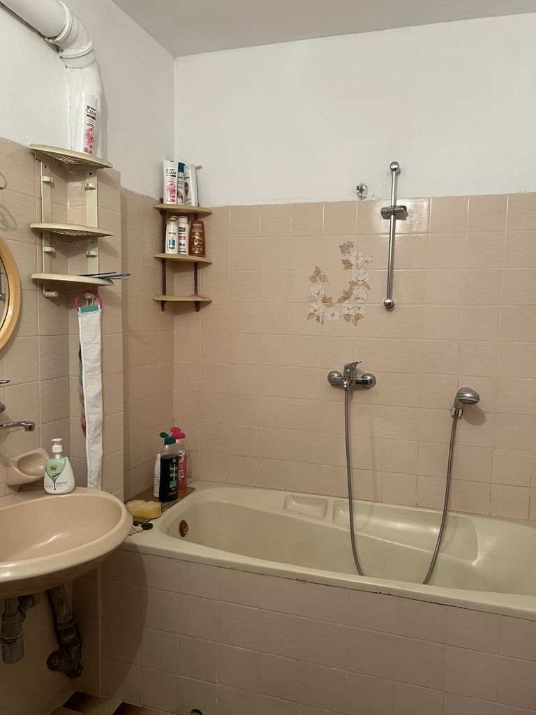 Продава се Тристаен апартамент в Асеновград - 160 кв.м за 1438 €/кв.м - Снимка #17