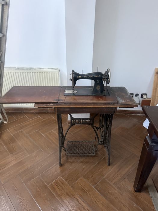 Masina de cusut Singer