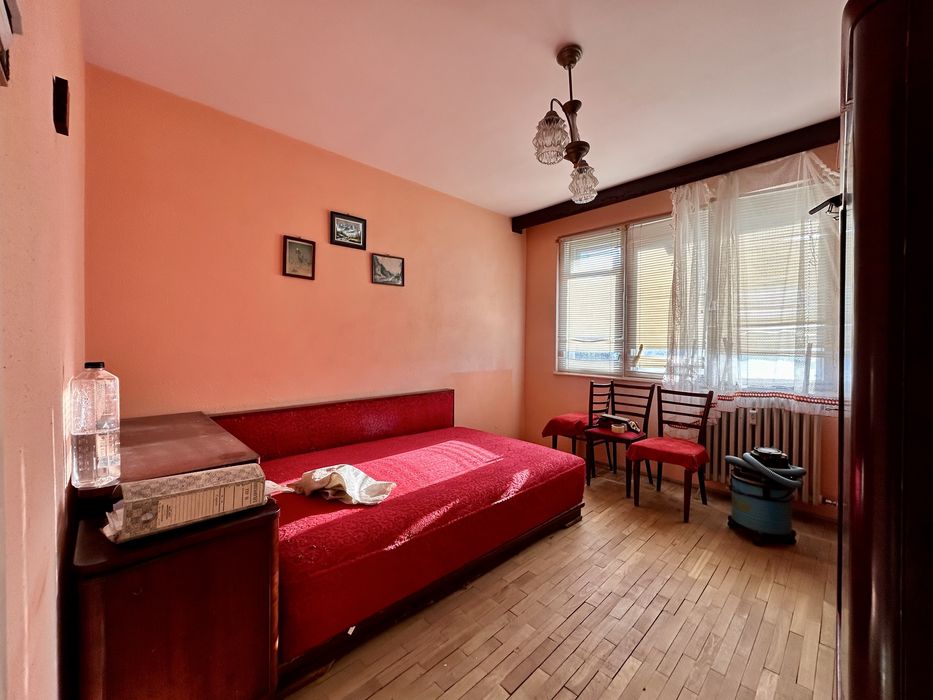 Vand apartament doua camere