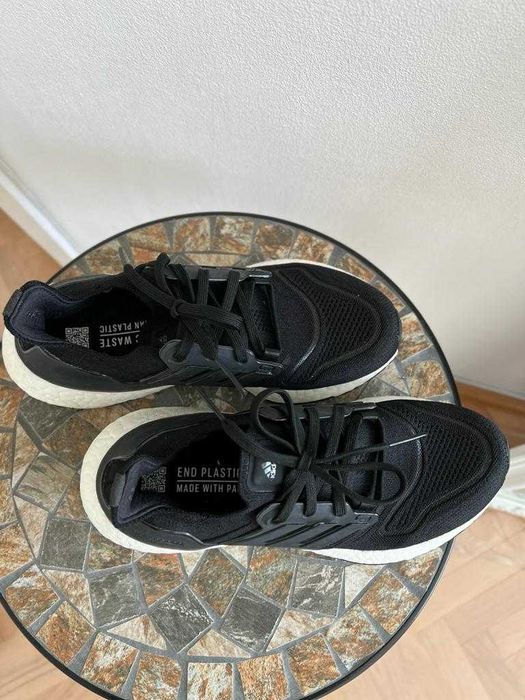 Adidas ULTRABOOST 22 W- negru si alb