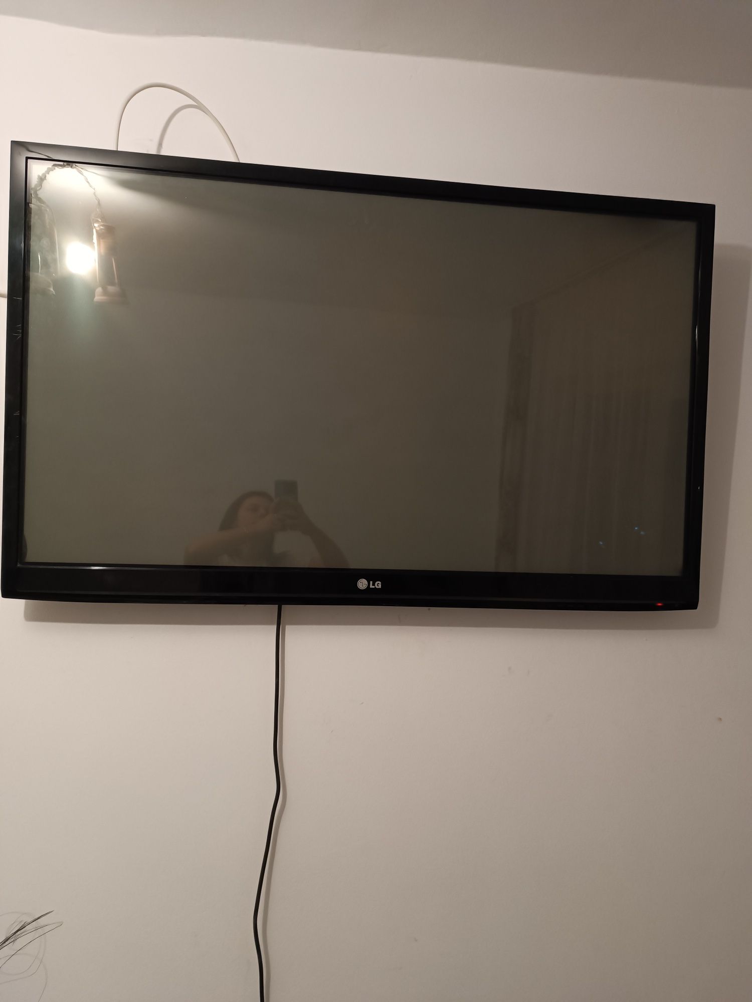 Vând plasmă TV LG.  Non-Smart TV