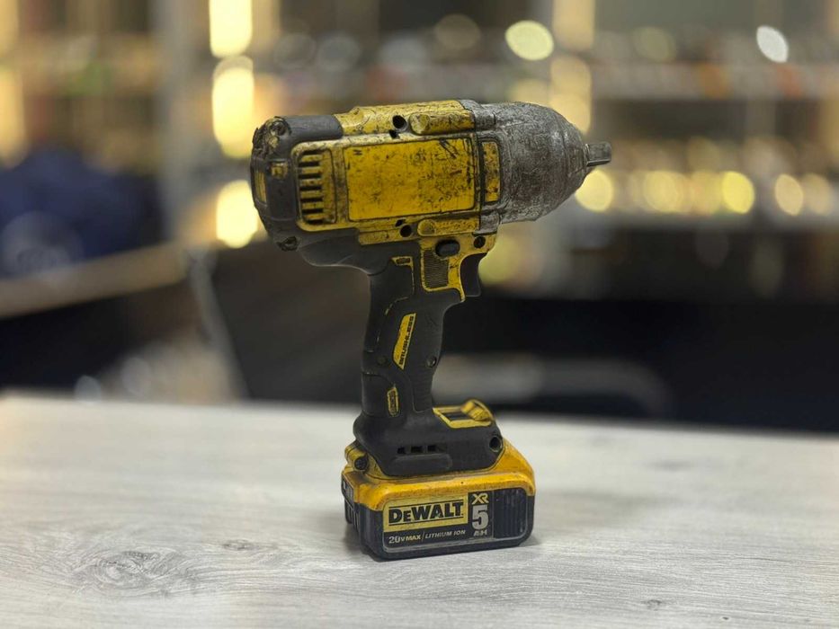 Акумулаторен ударен гайковерт DeWALT DCF899P2 с батерия