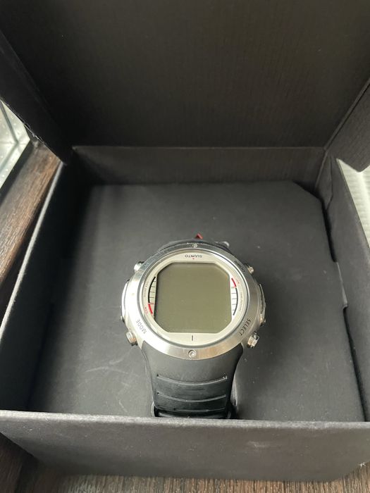Vând computer de scufundare Suunto D6i – ca