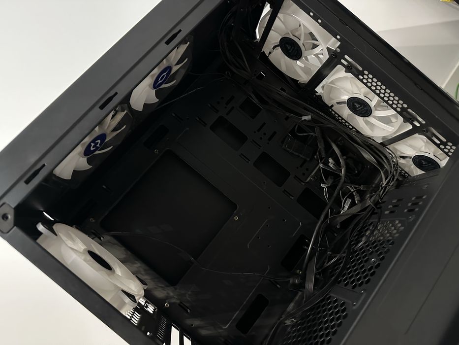 Carcasa ATX, Cooler AMD, SSD 500/512 GB, 16 GB Ram DDR4, Asrock B450.