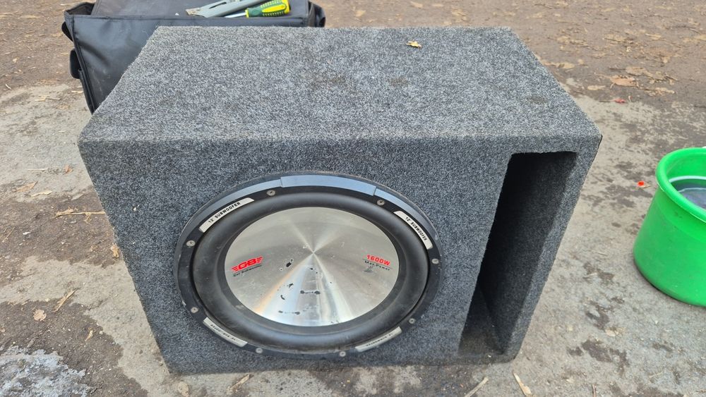 Продаю саббуфер на авто качает четко