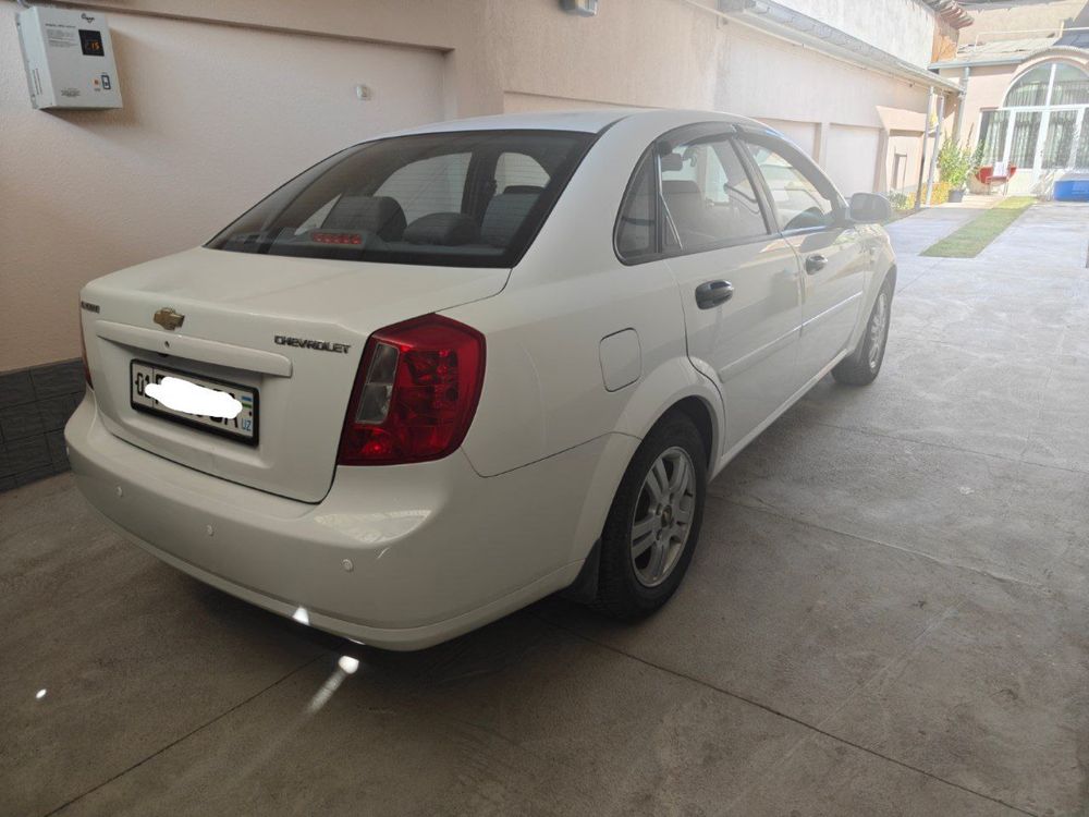 Автомобиль Lacceti 2009 Benzin