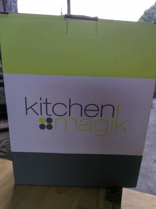 Ручной миксер для приготовления блинчиков.