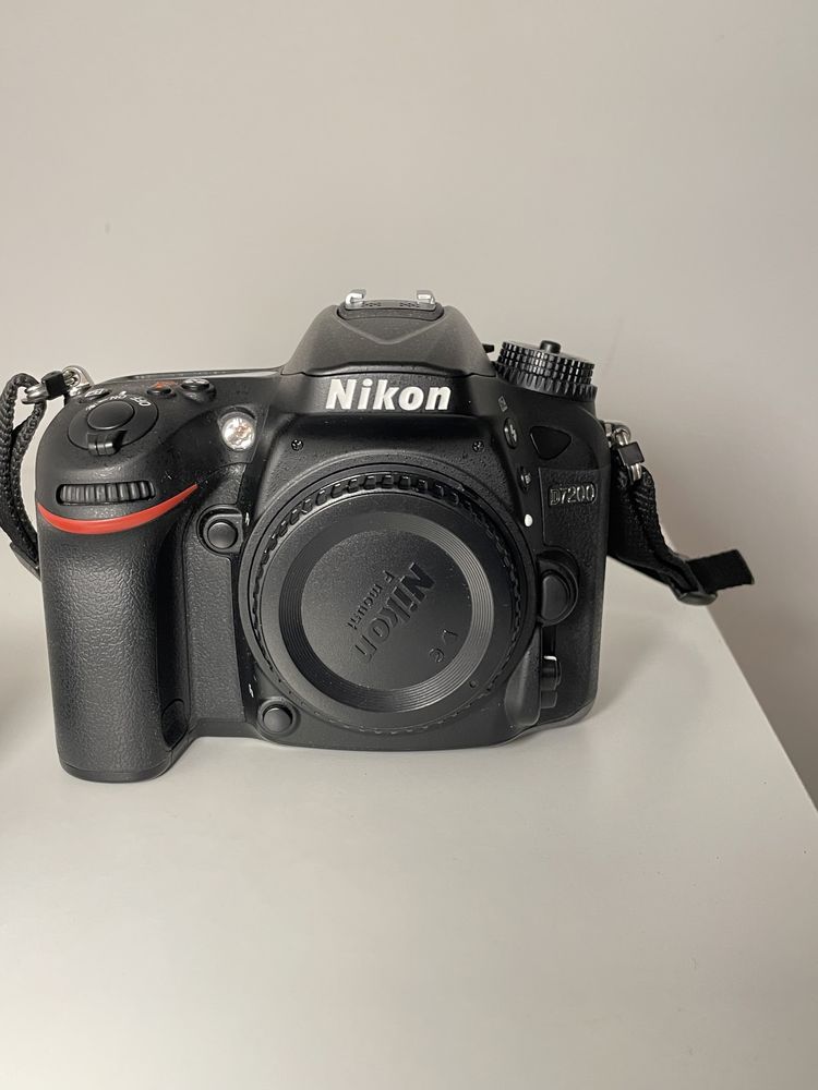Nikon D7200 + Sigma 17-50 f2.8, ca noi