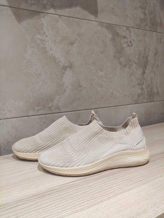 Срочно продам женские текстильные кроссовки LC Waikiki 38 размер